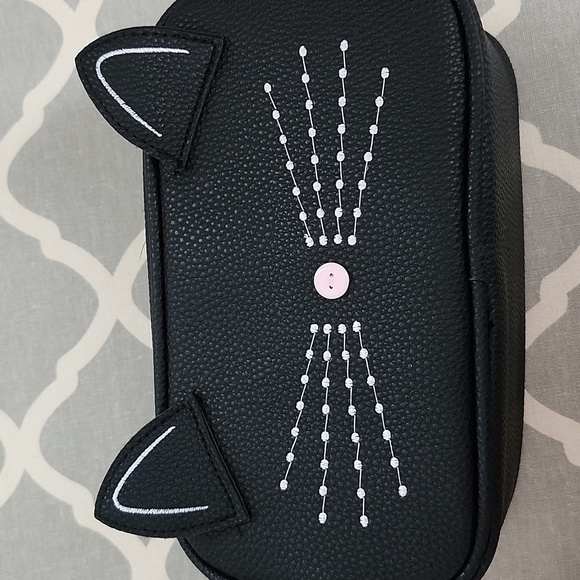 Cat Toiletries/Makeup Bag - Picture 2 of 13